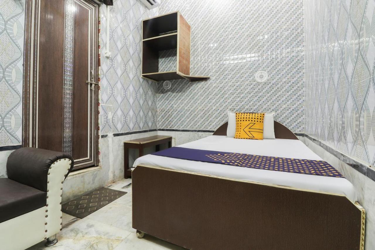 Oyo Om Sai Guest House Mainpuri Bagian luar foto